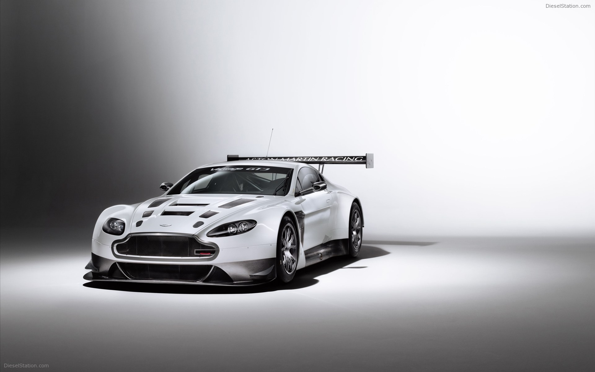Aston Martin V12 Vantage GT3 2012